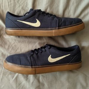 Nike Satire Canvas Shoes